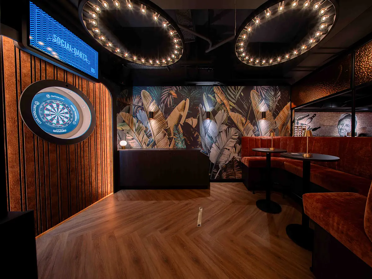 Social-Darts-Lounge mit Dartscheibe bei Bowling 2000