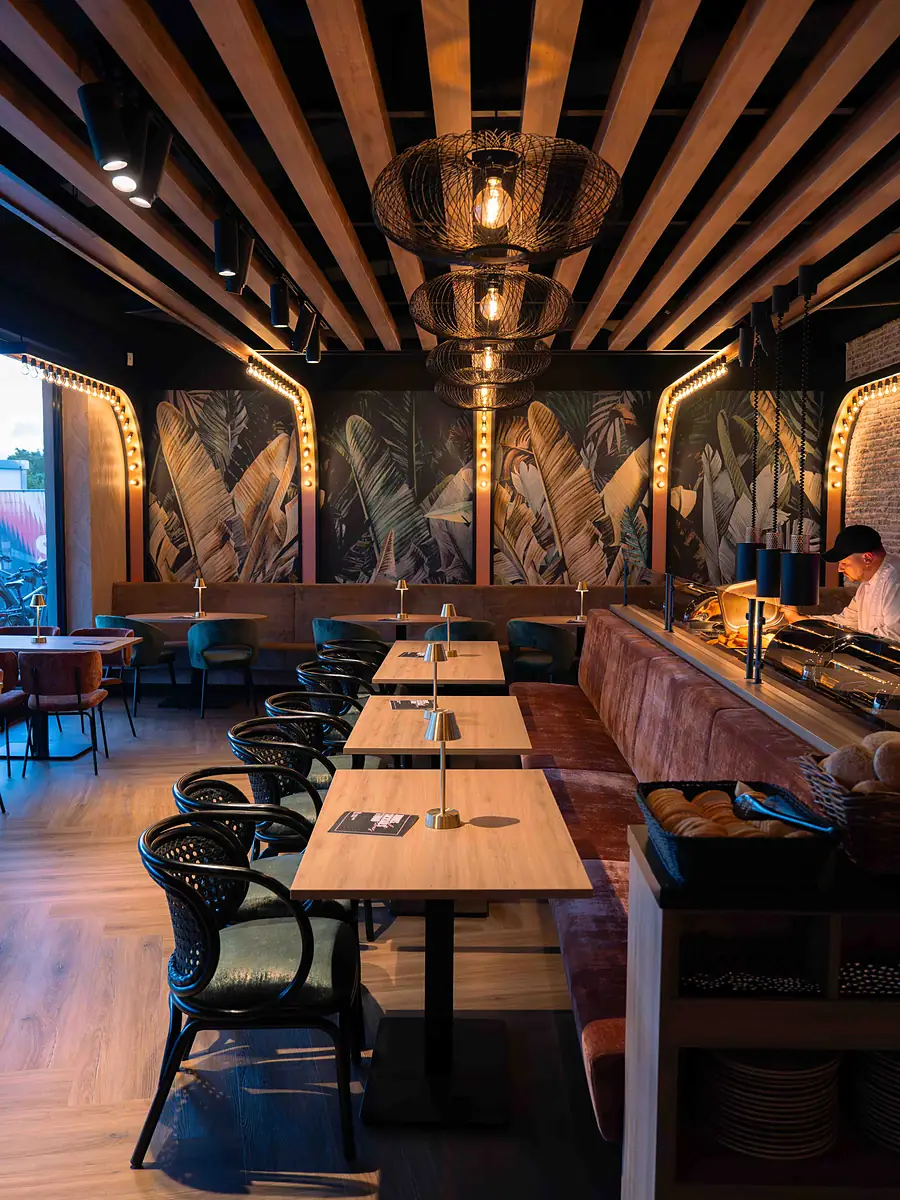 Bowl & Burger – Diner-Tische bei Bowling 2000